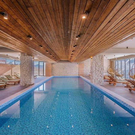 Gudauri Inn Esterno foto The swimming pool at the hotel