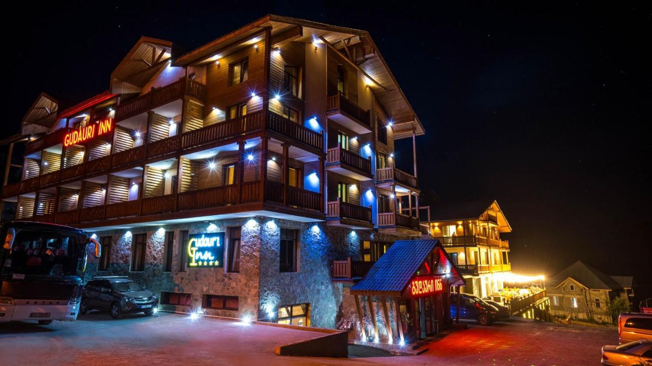 Gudauri Inn Esterno foto Night view of the resort