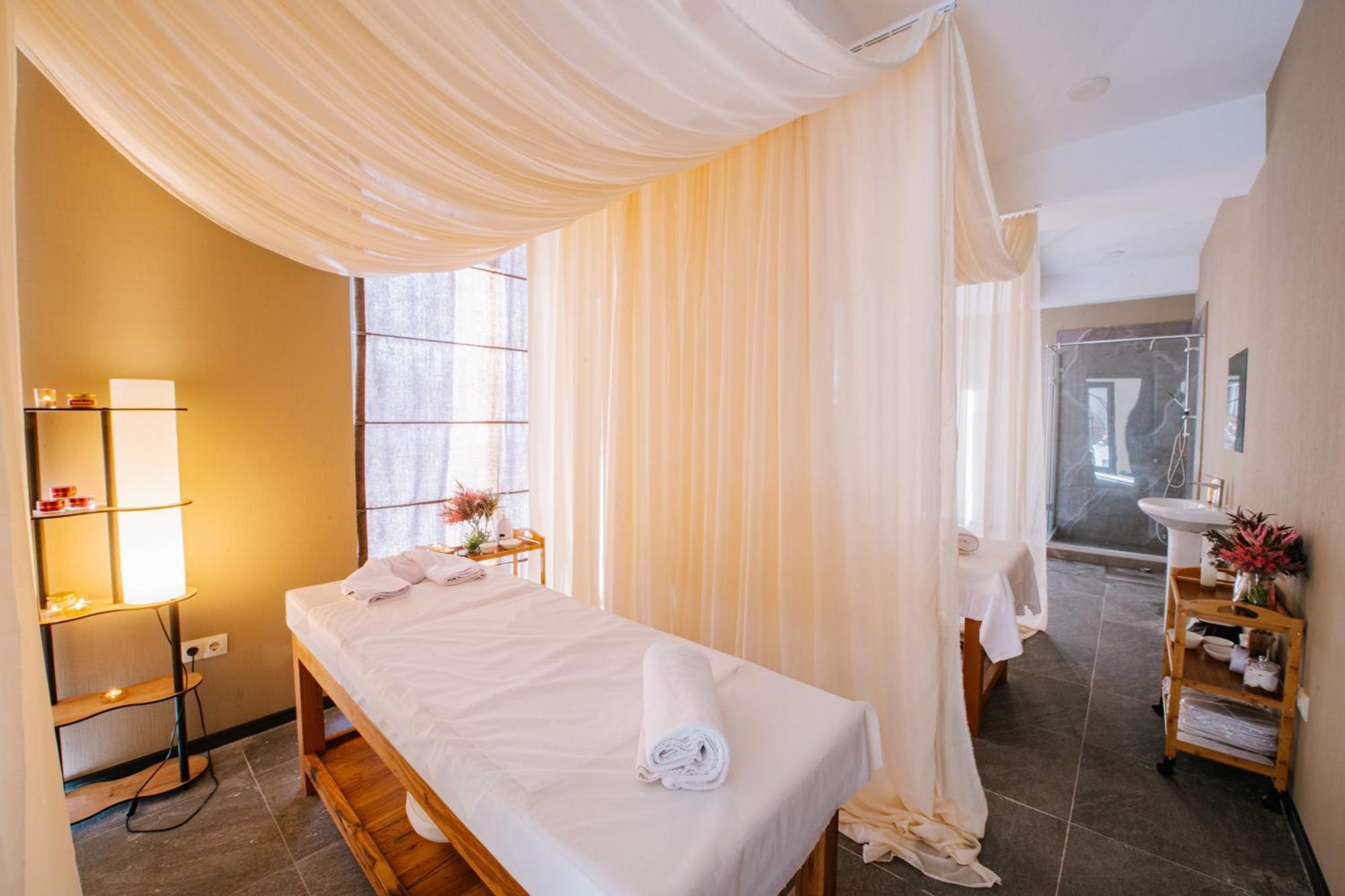 Gudauri Inn Esterno foto A massage bed